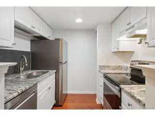 Photo #3: 2326412 Listing