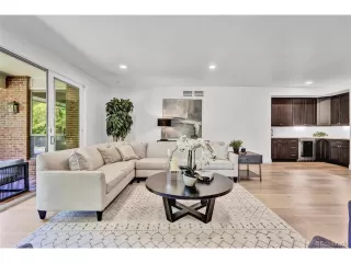 Photo #3: 2327363 Listing