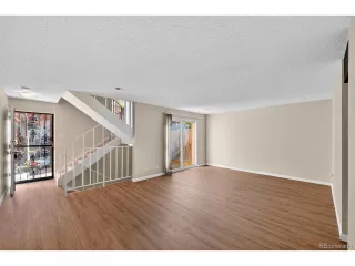 Photo #5: 2328009 Listing