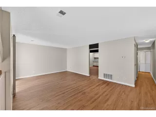 Photo #6: 2328009 Listing