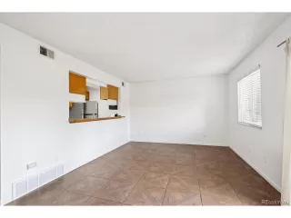 Photo #6: 2330883 Listing