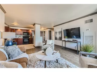 Photo #4: 2331157 Listing