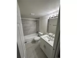 Photo #4: 2332448 Listing