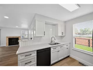 Photo #3: 2334542 Listing 