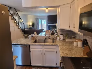 Photo #2: 2334588 Listing