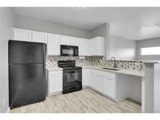 Photo #4: 2335562 Listing