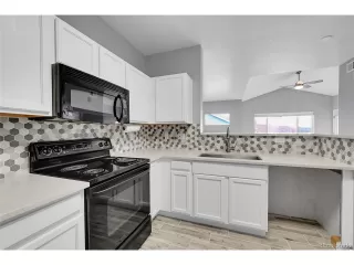 Photo #5: 2335562 Listing