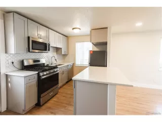 Photo #5: 2339848 Listing 