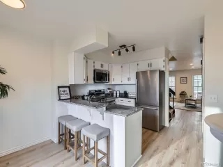 Photo #5: 2340866 Listing