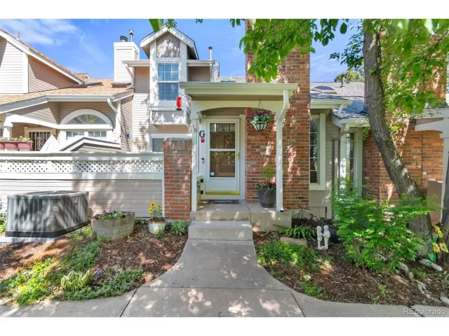 MLS: 2348404 Condo For Sale