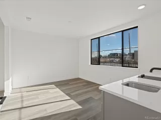 Photo #5: 2354669 Listing