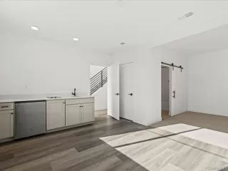 Photo #6: 2354669 Listing