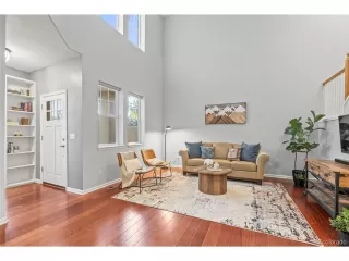 Photo #5: 2358198 Listing