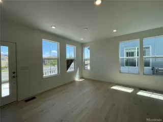 Photo #2: 2371165 Listing