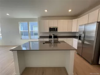 Photo #3: 2371165 Listing