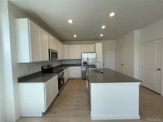 Photo #4: 2371165 Listing