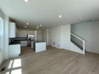 Photo #5: 2371165 Listing