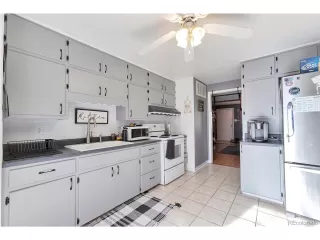 Photo #4: 2372895 Listing