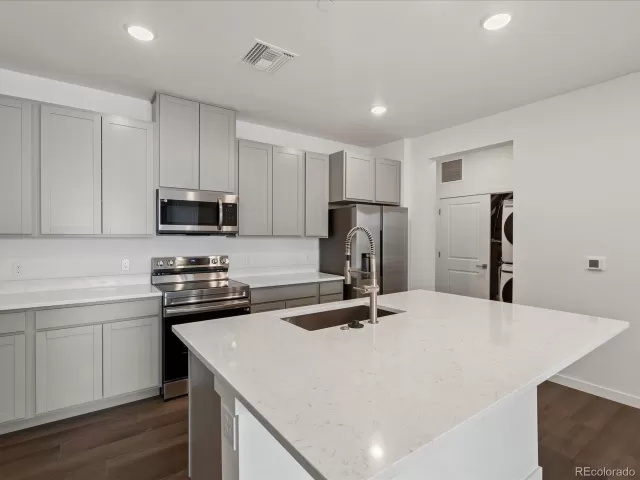 MLS: 2378644 Condo For Sale