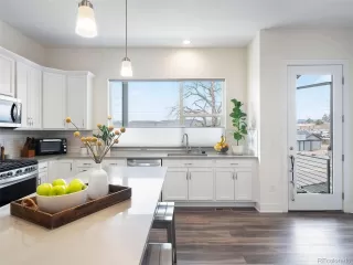Photo #5: 2378907 Listing