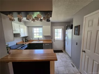 Photo #4: 2380170 Listing