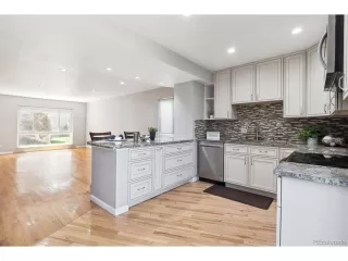 Photo #2: 2381139 Listing 