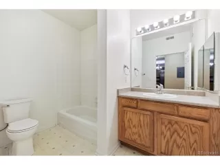 Photo #4: 2381838 Listing