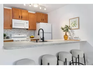 Photo #2: 2384440 Listing