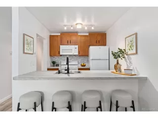 Photo #4: 2384440 Listing