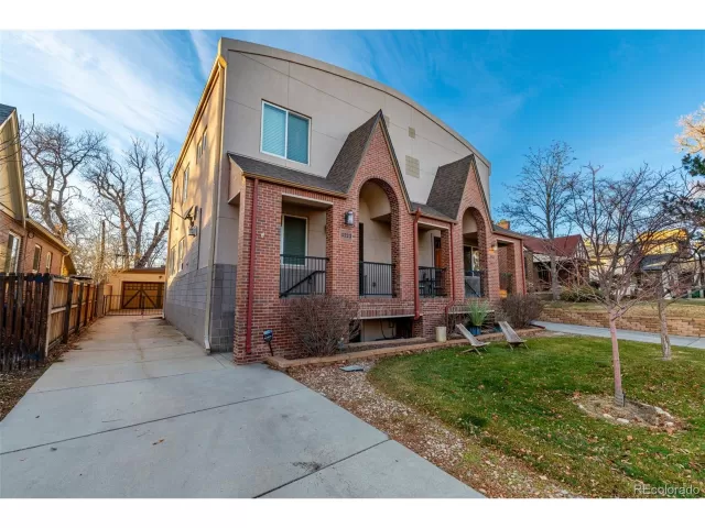 MLS: 2384923 Condo For Sale