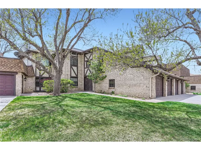 MLS: 2385237 Condo For Sale