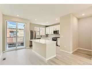 Photo #5: 2386357 Listing