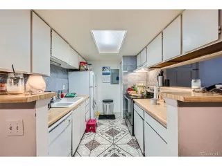 Photo #4: 2388181 Listing