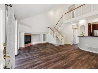 Photo #5: 2389855 Listing