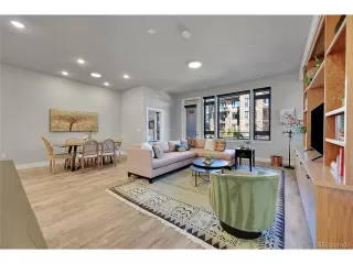 Photo #5: 2394628 Listing 