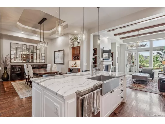 MLS: 2395054 Condo For Sale