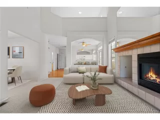 Photo #3: 2402134 Listing