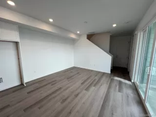 Photo #3: 2402178 Listing