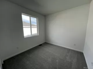 Photo #5: 2402178 Listing