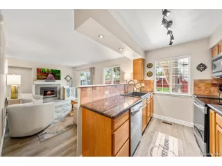 Photo #4: 2403017 Listing 