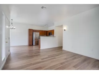 Photo #2: 2403227 Listing 