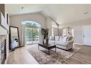 Photo #2: 2403229 Listing