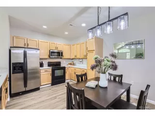 Photo #3: 2403229 Listing