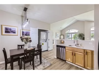 Photo #4: 2403229 Listing