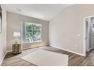 Photo #6: 2403229 Listing