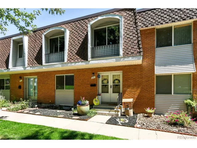 MLS: 2404499 Condo For Sale