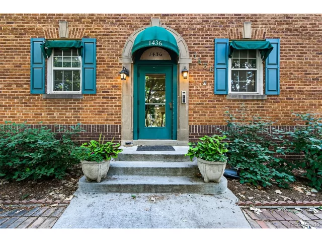 MLS: 2405368 Condo For Sale