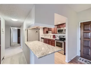 Photo #4: 2405767 Listing 