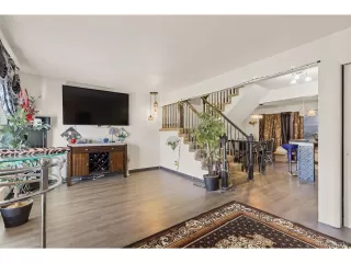 Photo #5: 2406051 Listing