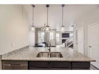 Photo #6: 2407363 Listing